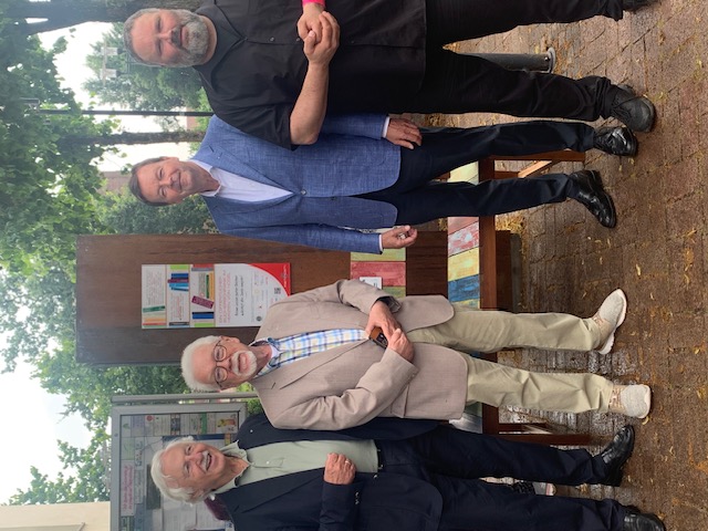 Auf dem Foto: Dr. Hans Kraft, Pressesprecher Lions Club Ratingen; Erhard Raßloff, Vorsitzender der Dumeklemmerstiftung Ratingen; Joachim Voss, Spendenausschuss Lions; Pfarrer Michael Lavista.